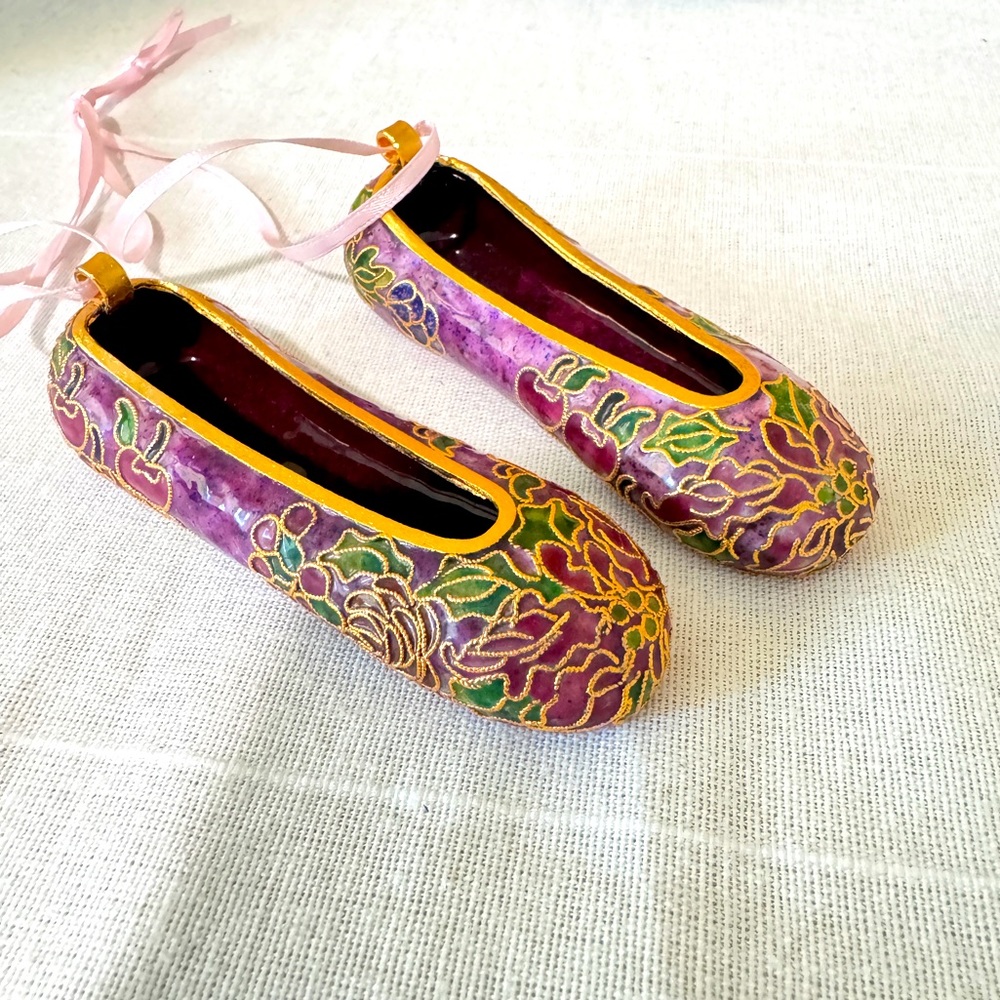 Vintage PAIR NYCO CLOISONNE ENAMEL BALLET SLIPPERS Ornaments  Purple Gold Trim